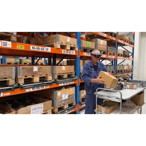 An employee at Alfa Laval tests LOGIA WMS with Mixed Reality glasses and is guided through picking jobs.