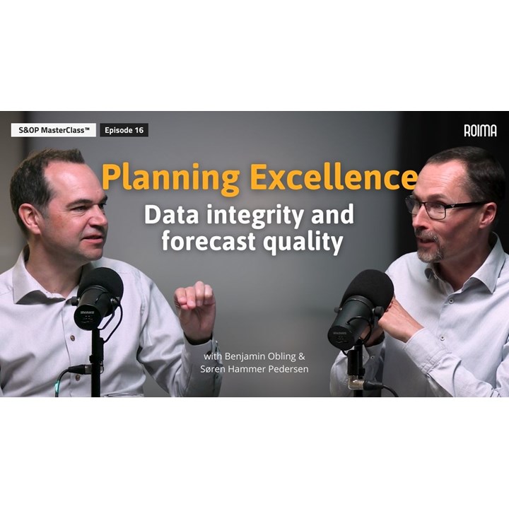 Two men podcasting on S&OP MasterClass episode 16: Planning excellence by Roima.